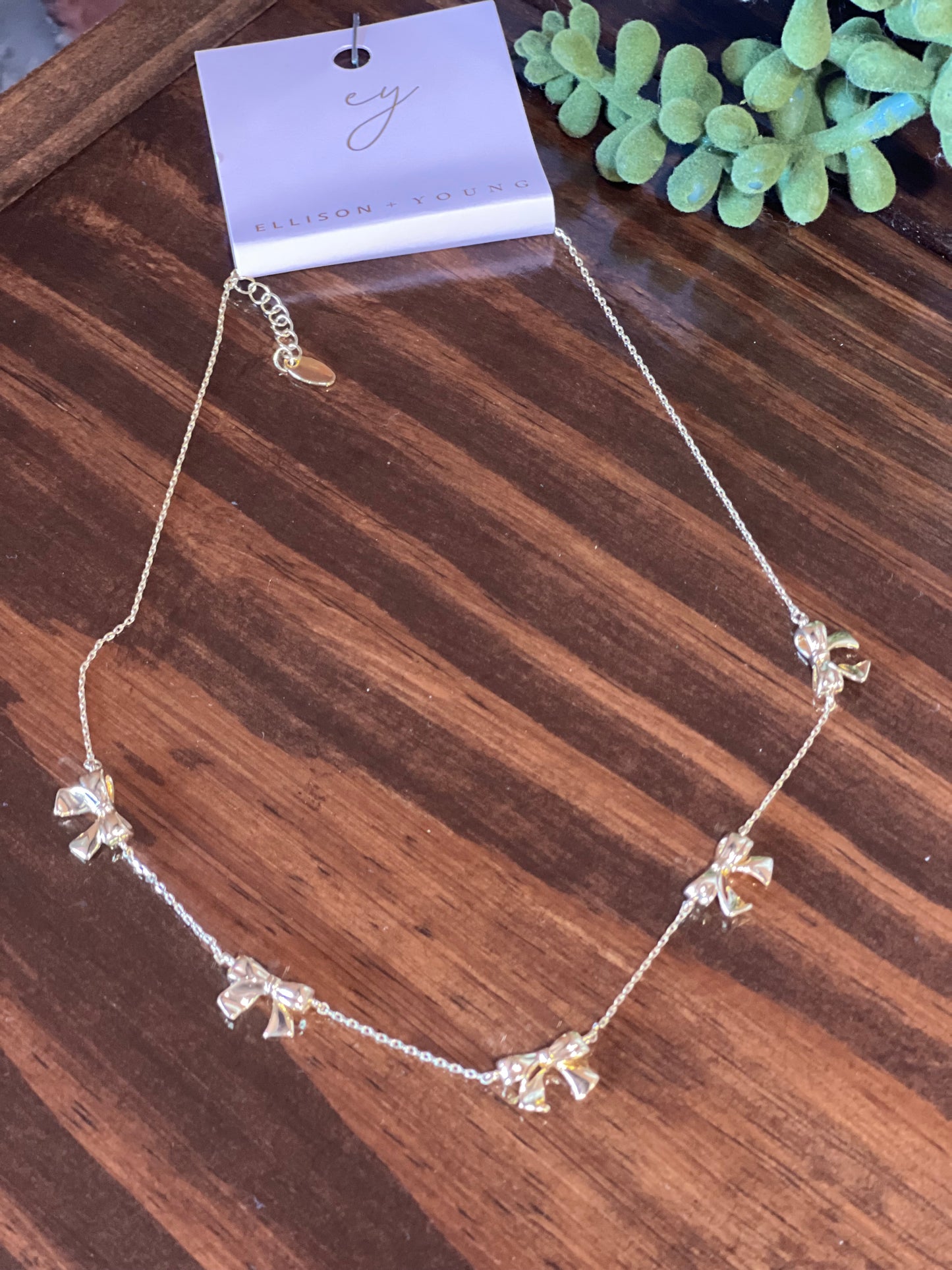 “Dainty Bow” Necklace