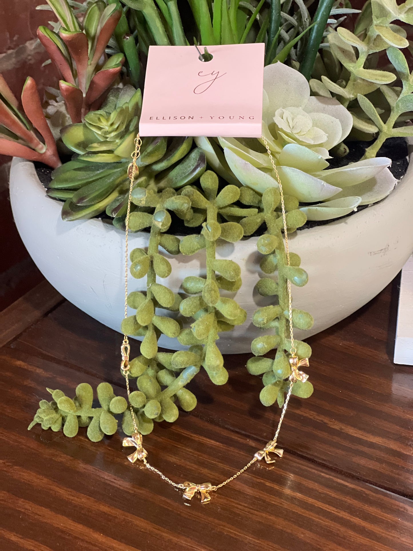 “Dainty Bow” Necklace