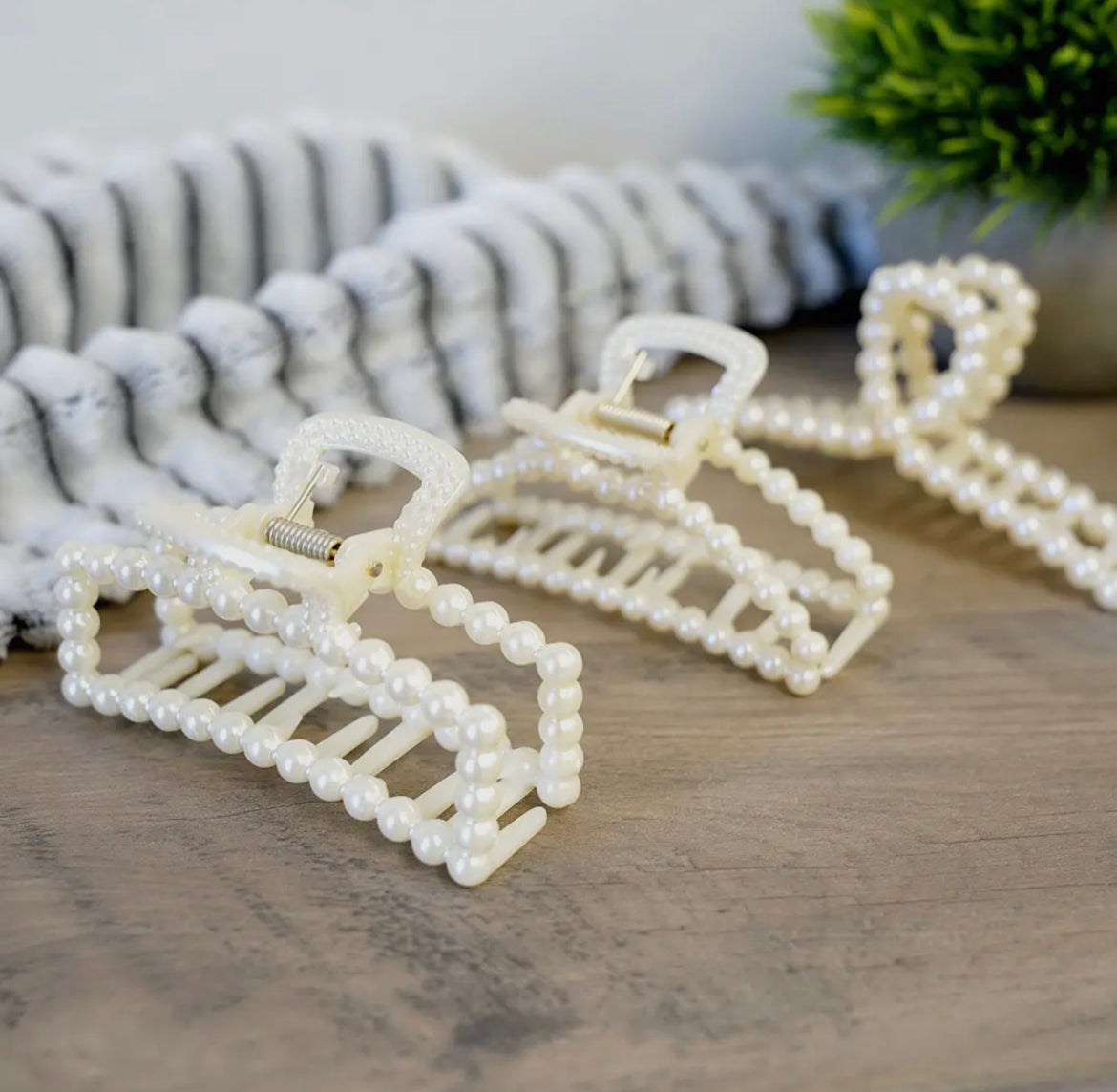 Pearl Hair Claw Clips