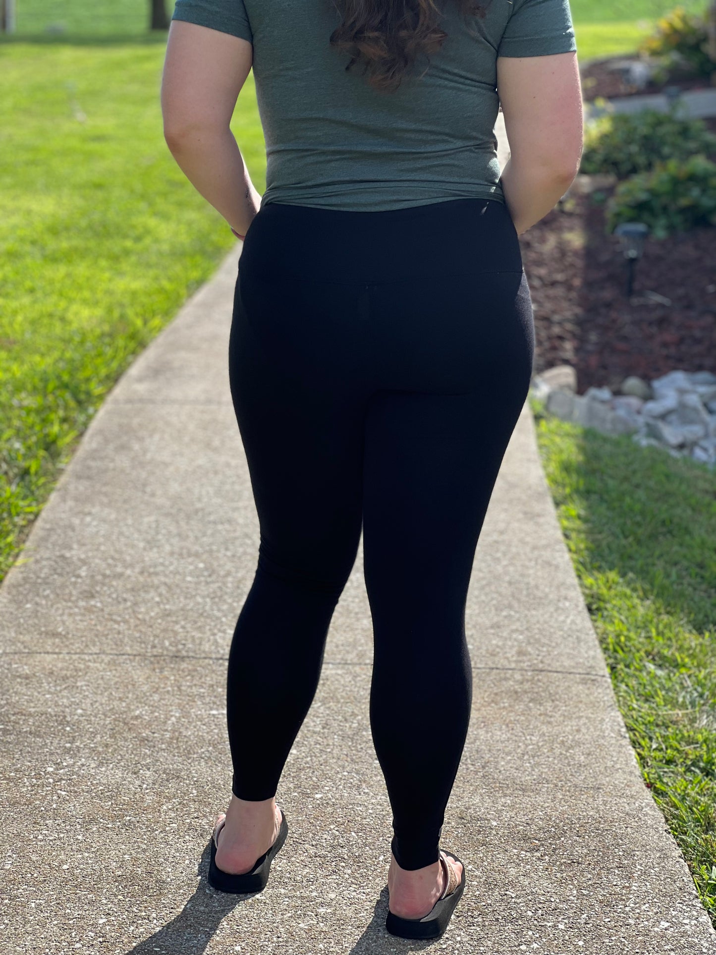 Tummy Control Shaping Leggings in Black